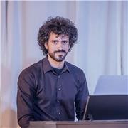 Profesor de piano imparte clases a alumnos de todas las edades y cualquier nivel. Además de clases de lenguaje musical, armonía, jazz y música latina